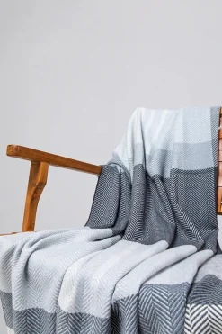 JOHNSTONS OF ELGIN LOFTY CHECK THROW - GREY & WHITE